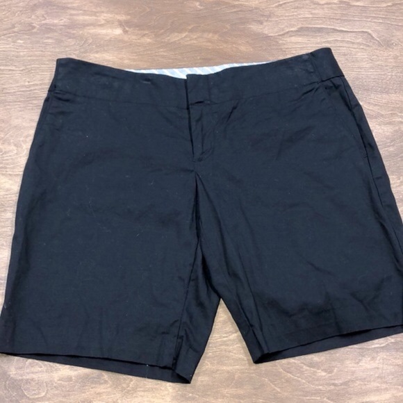 Gap size 6 black chino shorts - Picture 3 of 5